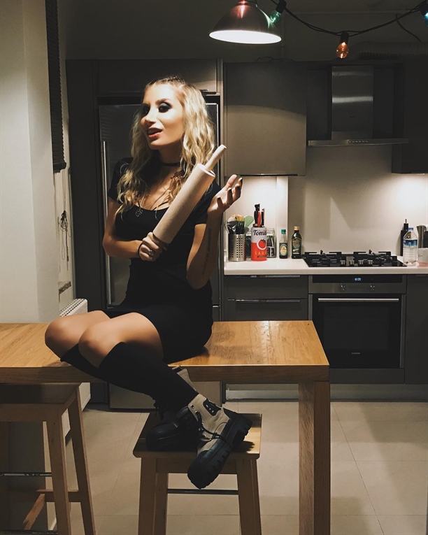 İrem Derici günler sonra sahnede İrem Derici günler sonra sahnede